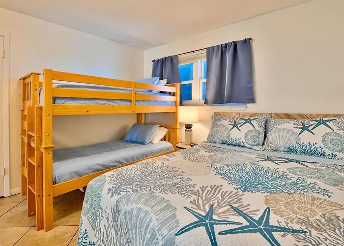 Beachfront - Heated Pool - Free Activities Holiday home